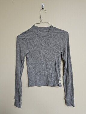 Vuori Long Sleeve Ribbed Gray Top Athleisure Gym Lounge Wear